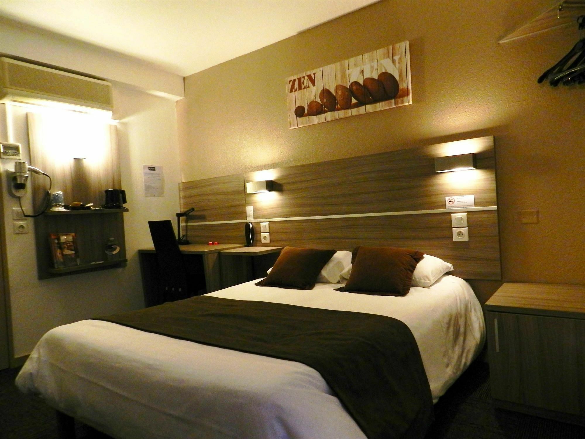Hotel Kyriad Монтобан Стая снимка