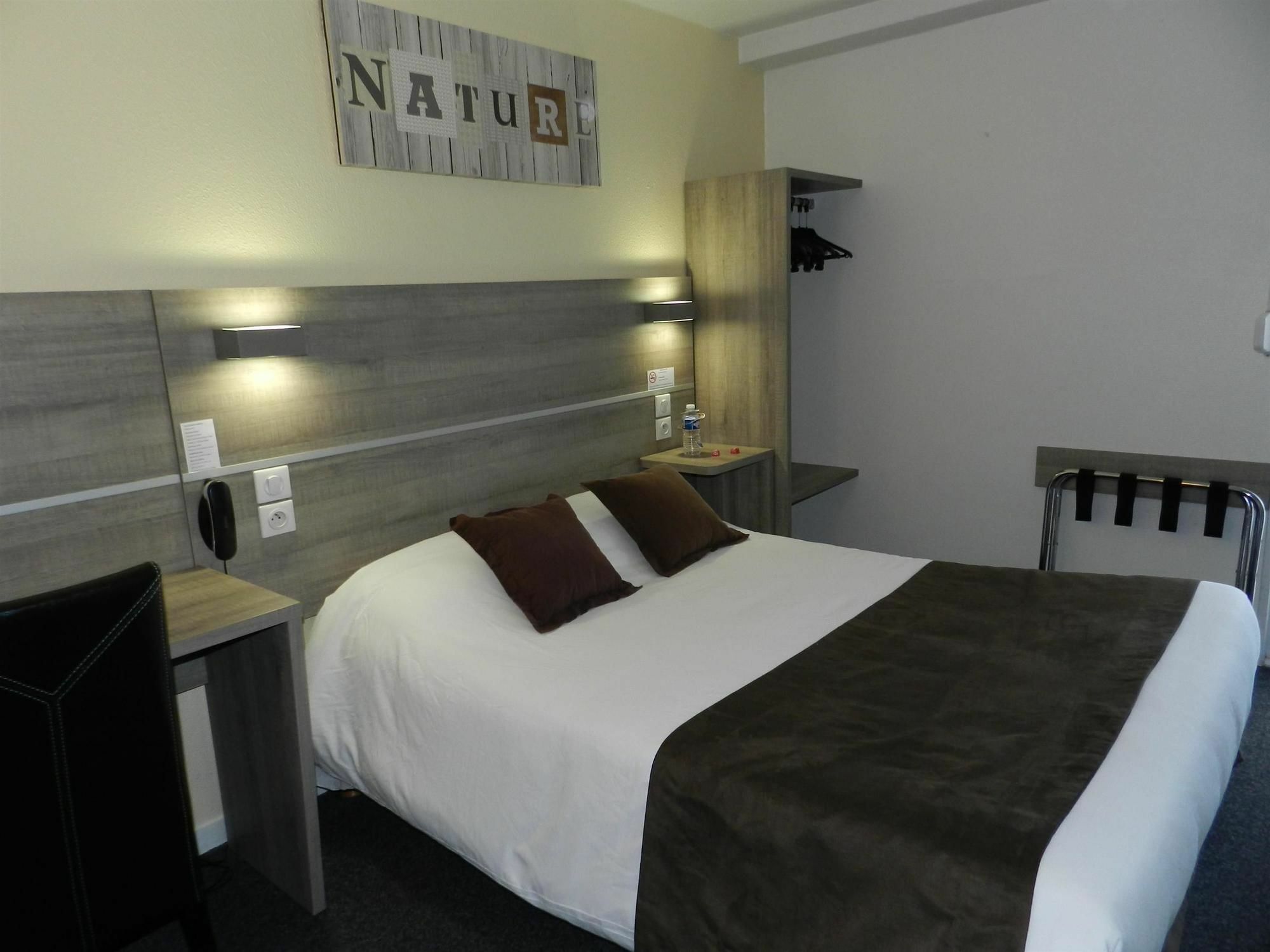 Hotel Kyriad Монтобан Стая снимка
